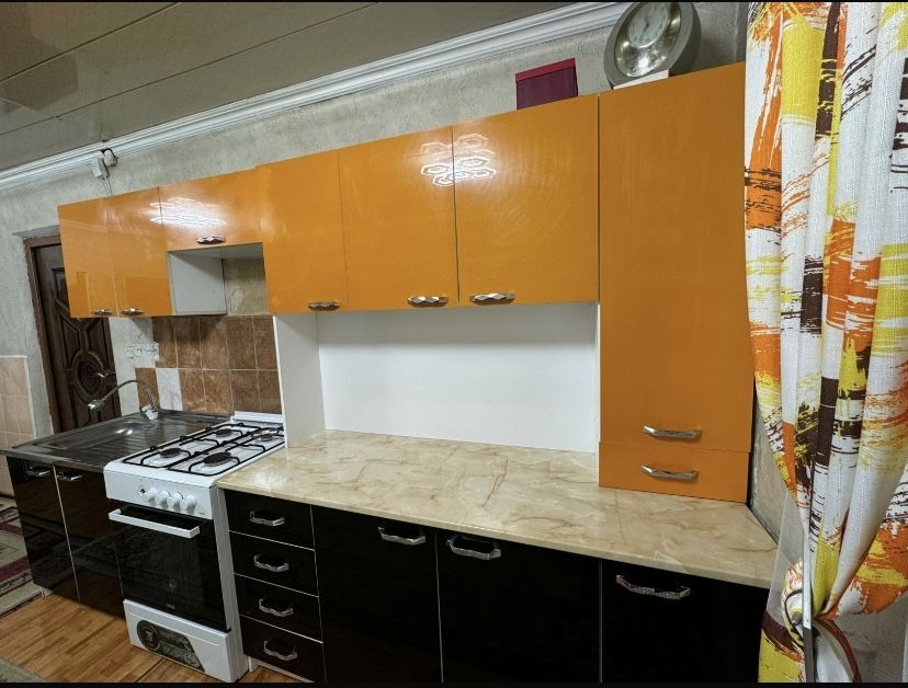 Продается стулья и кухонный гарнитур