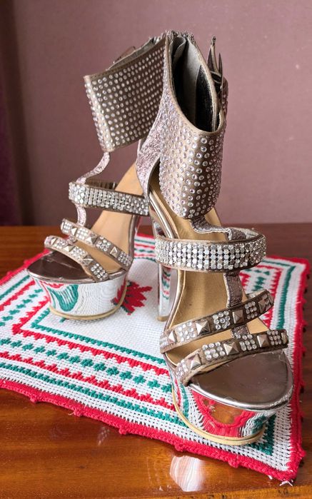 Sandale de lux Best Shoes argintii, cu detalii strălucitoare