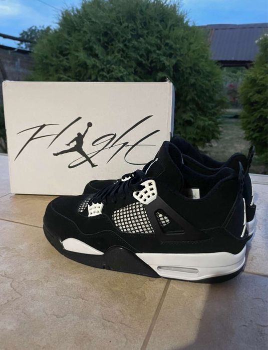 Jordan 4 White Thunder