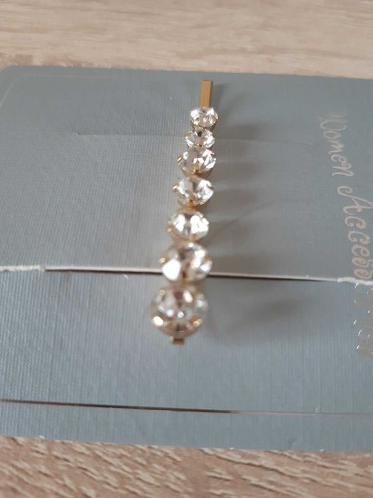 Фиба за коса с камъчета