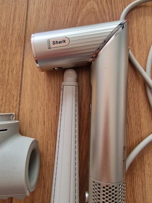 Продавам Shark FlexStyle HD400 с 7 приставки
