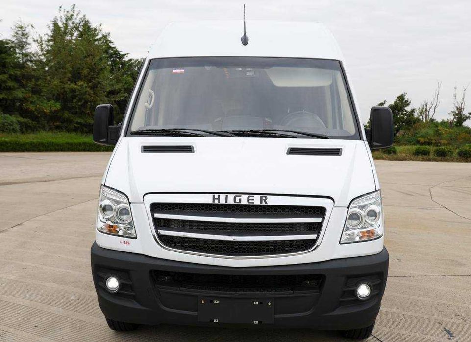 Туризм учун кичик сигимли автобус