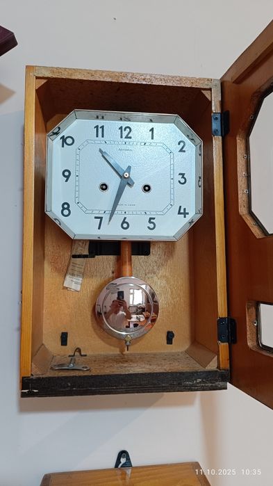 Продаю часы Янтарь с боем