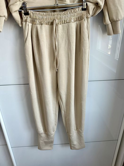 Италиански комплект- бежов със златисто