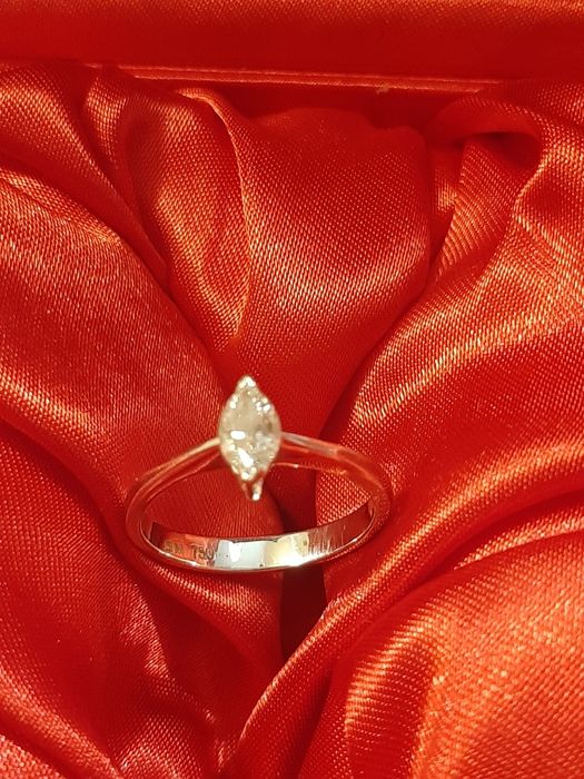 Inel aur alb 18kt, Diamant Marquise 0.46 kt  VS