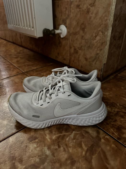 Adidasi Nike Revolution special edition