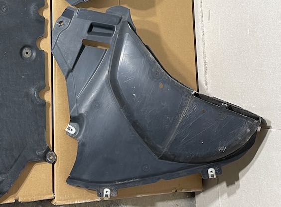 Carenaj roata fata stanga BMW SERIES 5 (G30/G31) 16-20 cod oem 7340743