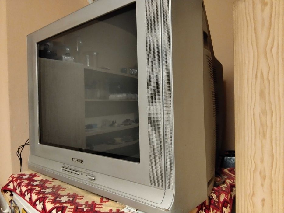 Телевизор samsung