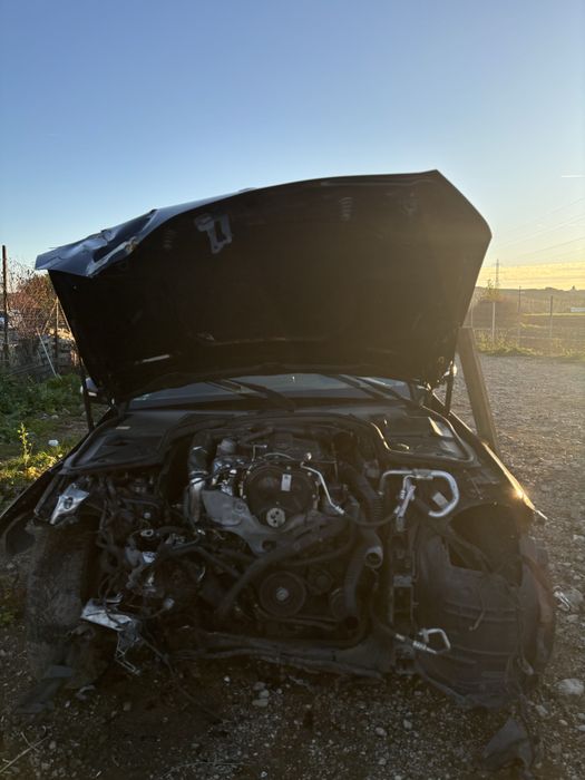 Mercedes c200 w205  avariat in partea fata. NU SE VINDE PE PIESE