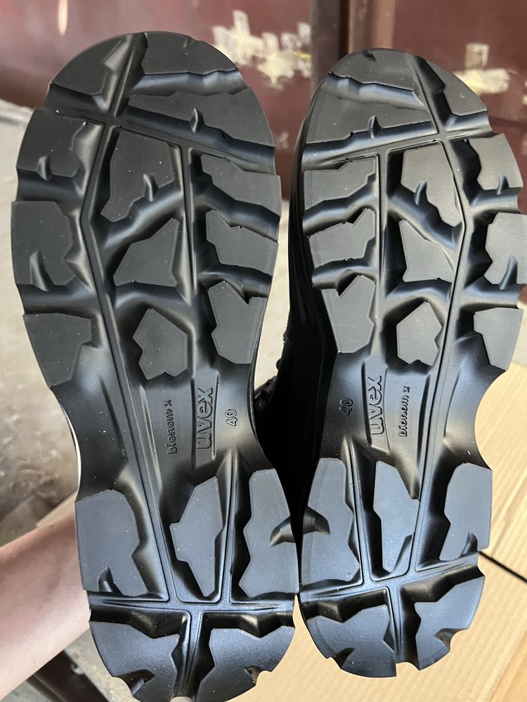 Vand bocanci protectie Uvex marimea 40