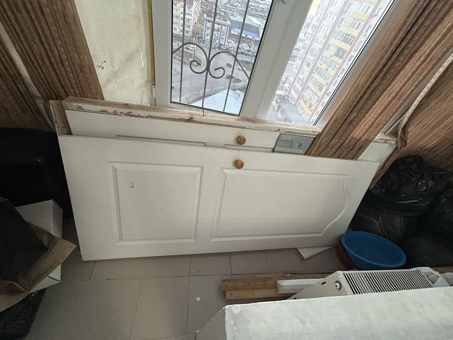 Есик жагдайы жаксы 2 штук бар