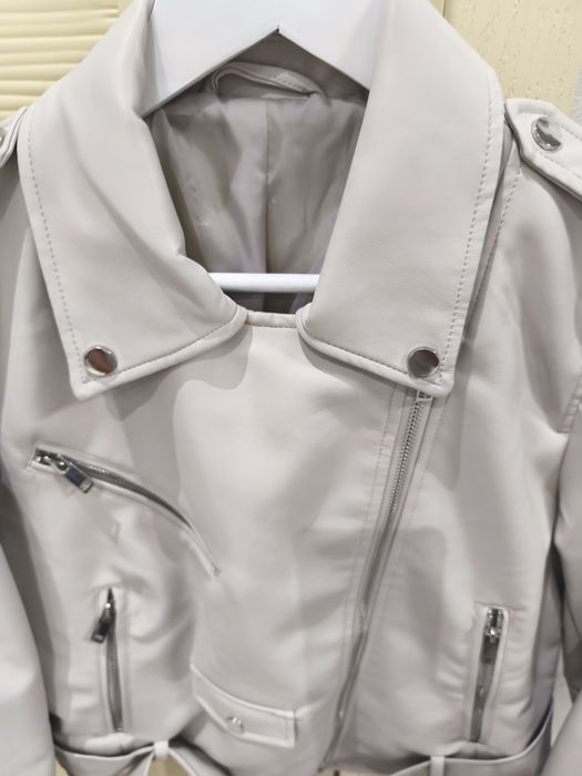 Дамско кожено яке.