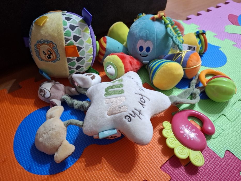 Set zornăitoare simpatice pentru bebelusi