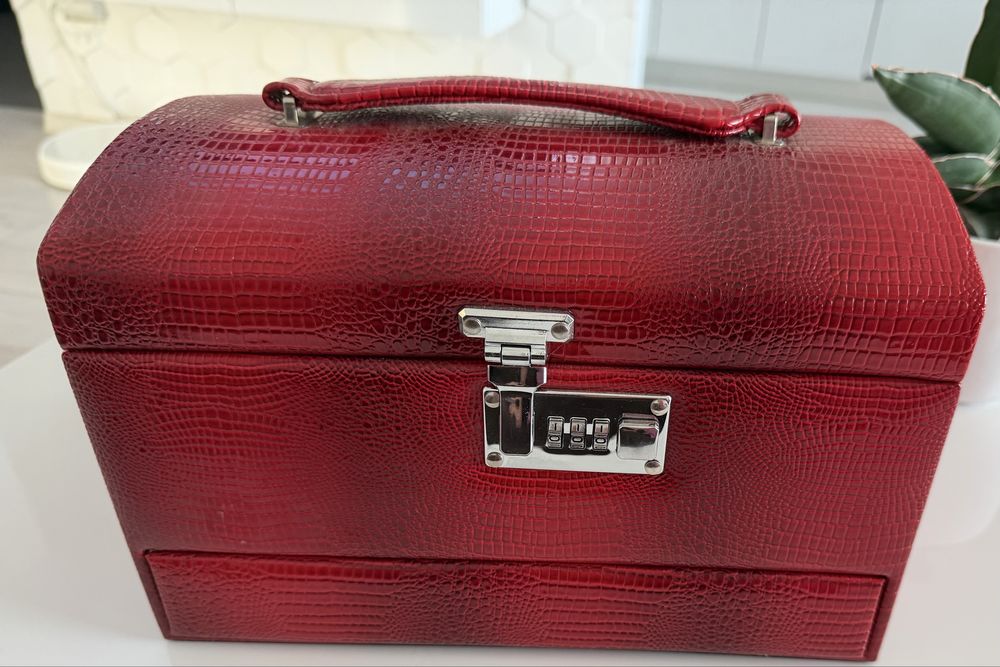 Cutie de bijuterii - organizator