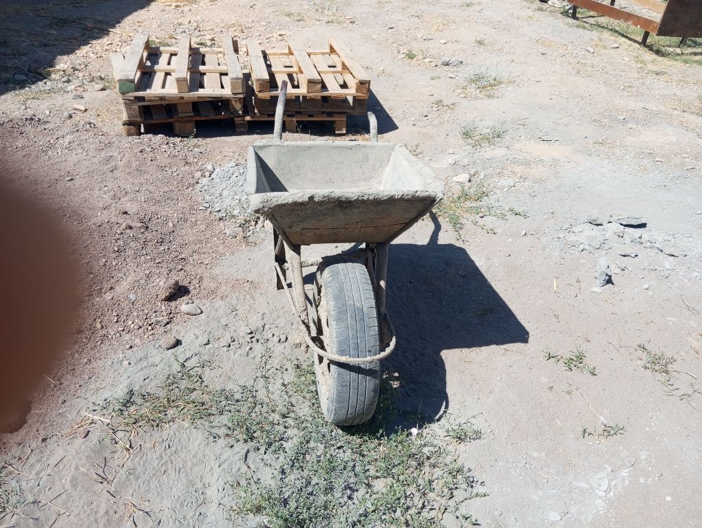 Arava sotiladi 400ming so'm