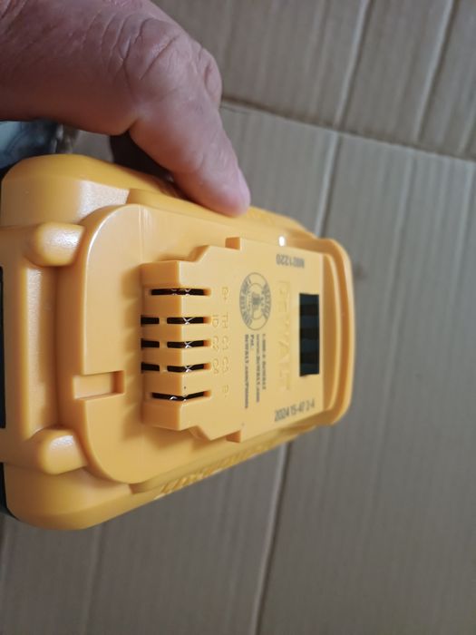 Baterie Dewalt 18v 8A cu descarcare mare de curent
Este noua
Pret Fix