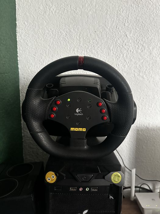Игровой руль Logitech MOMO Racing