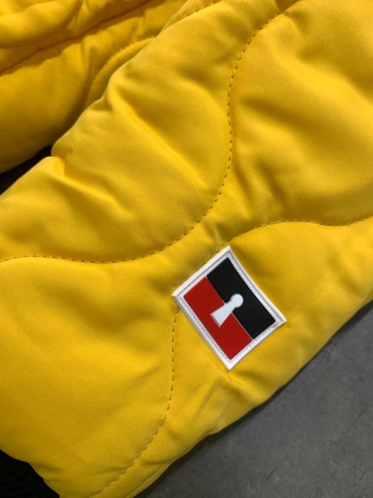 Tango Hotel by Isaak Pelayo • Цената е ТВЪРДА