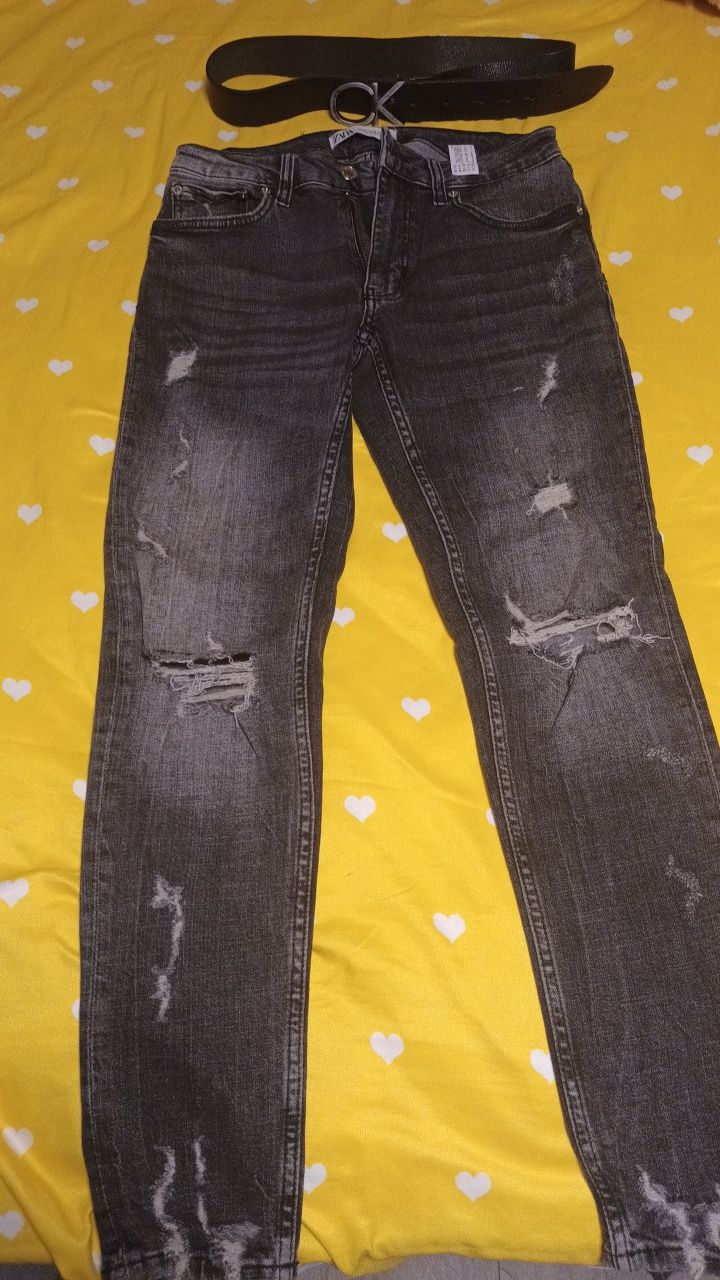 Blugi negri Zara. Cumperi mai multe, primești 1 gratis