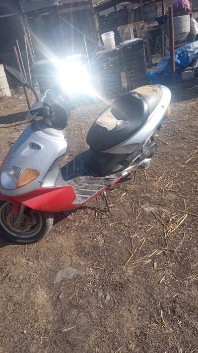 Vând scuter  49 cc
