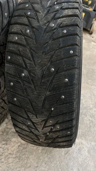 Зимние шины 215/55 17