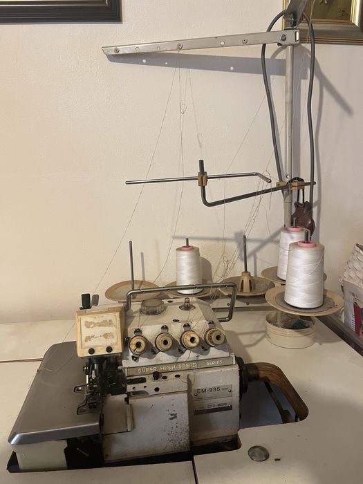 Masina de surfilat industriala, motor 220v, perfect dunctionala