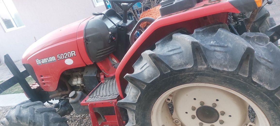 Tractor agricol Branson 4×4