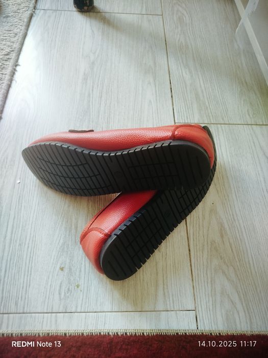 Ayollar oyoq kiyimi