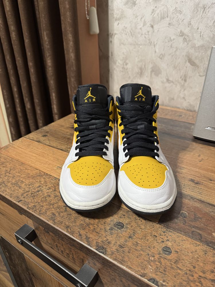 Nike air Jordan 1 Mid University 42