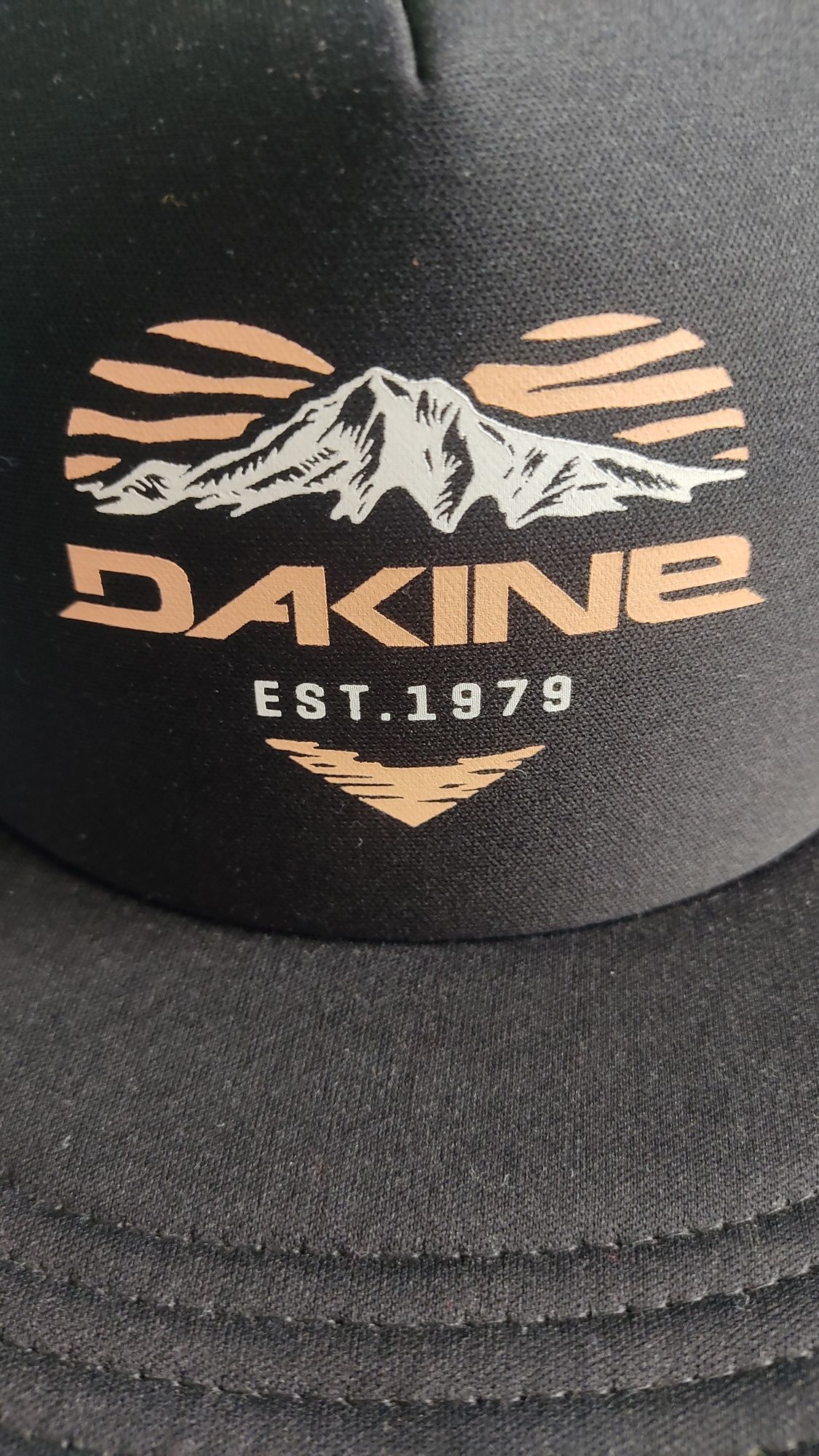 Шапка Dakine ,тип тръкър,нова ,all size