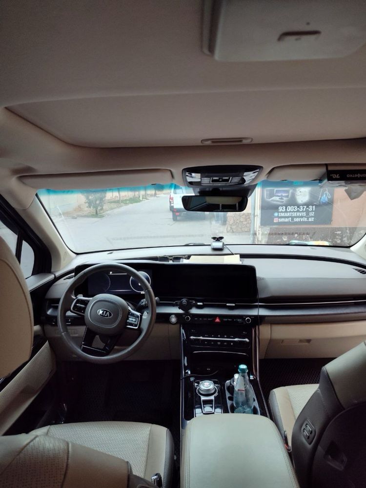 Kia Carnival (полной комплектацией)