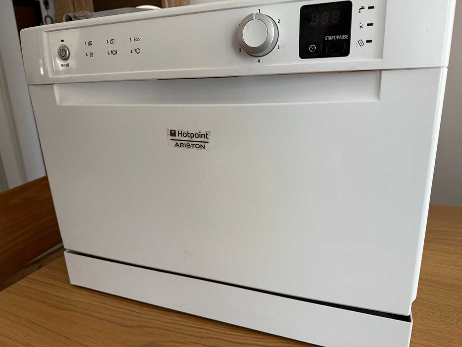 Много добре запазена малка съдомиялна Hotpoint ARISTON