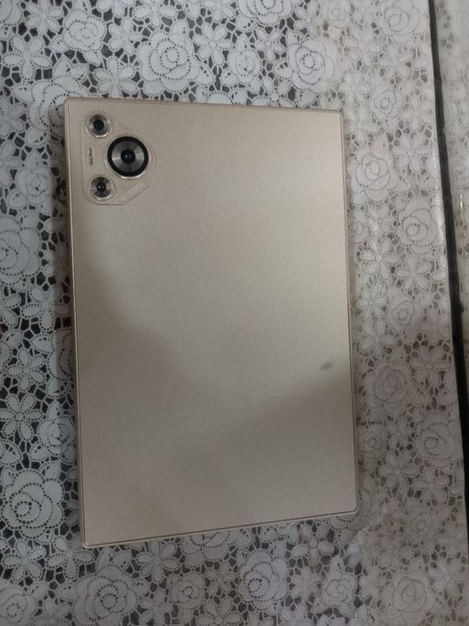 Planshet model P30 versiya android13 kafolatlanga holati yangi karopka