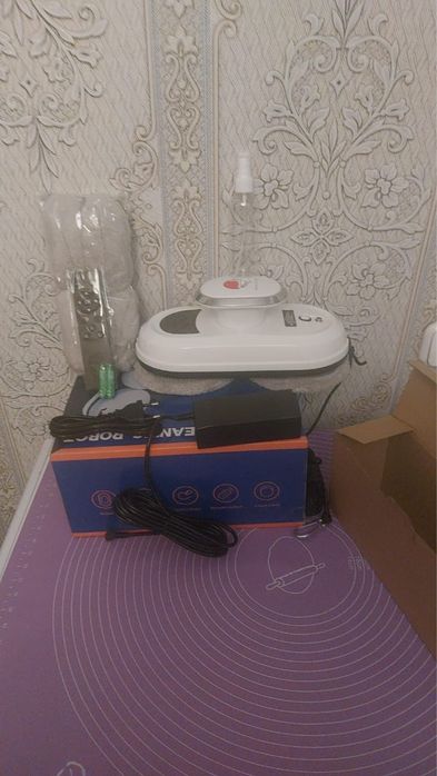 Автоматический робот-мойщик окон.