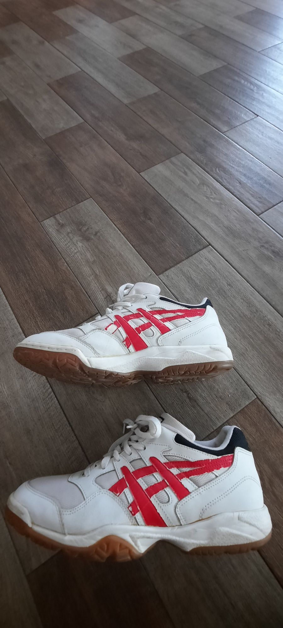 Adiași Asics marimea 42,5