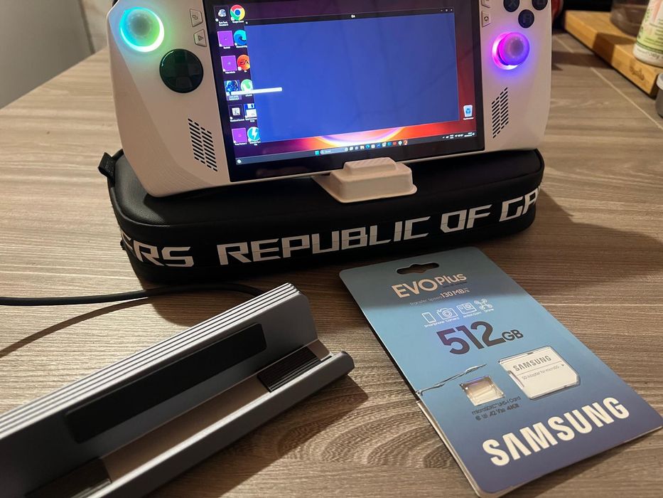 Vând ASUS ROG ALLY varianta Z1 EXTREME că noua