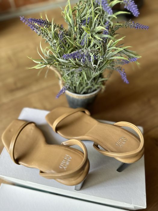 ANNY Nord / the naked sandal 37