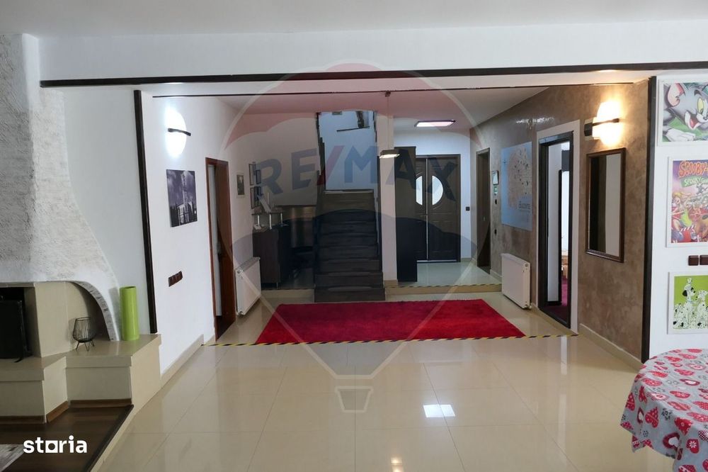 Vilă cu 10 camere de vânzare în zona Centrala