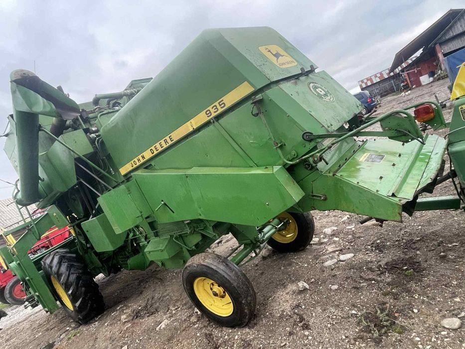 Vând Combina John Deere 935