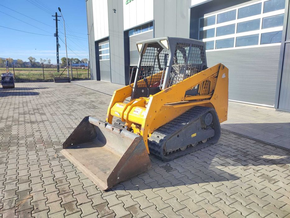 Incarcator pe senile Bobcat T140