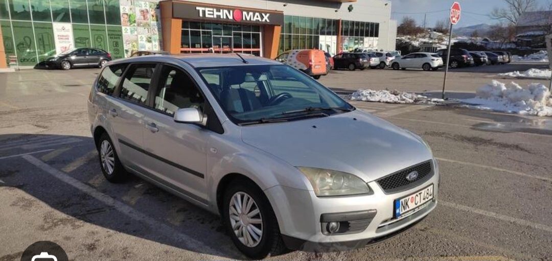 Dezmembrez Ford Focus 1.6 benzina an 2005 Orice piesă!