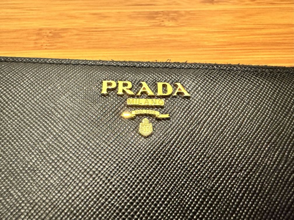 Portofel Prada Saffiano Leather , in stare excelenta