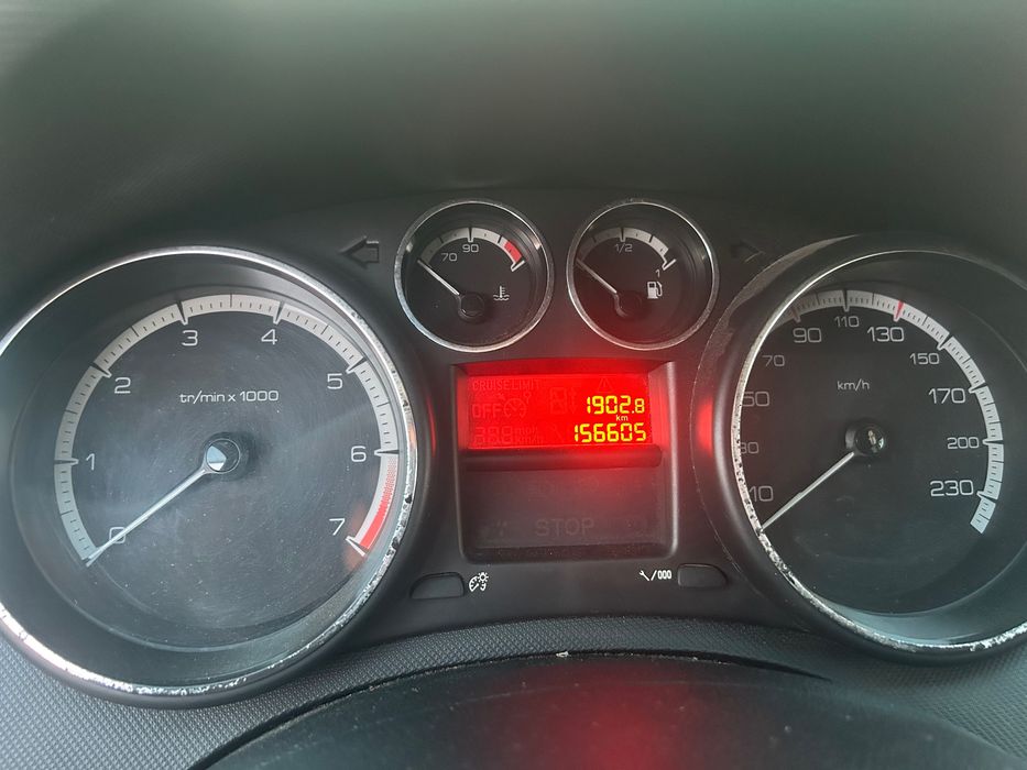 Vand sau Schimb Peugeot 308 cu altceva si ofer diferenta daca e cazul