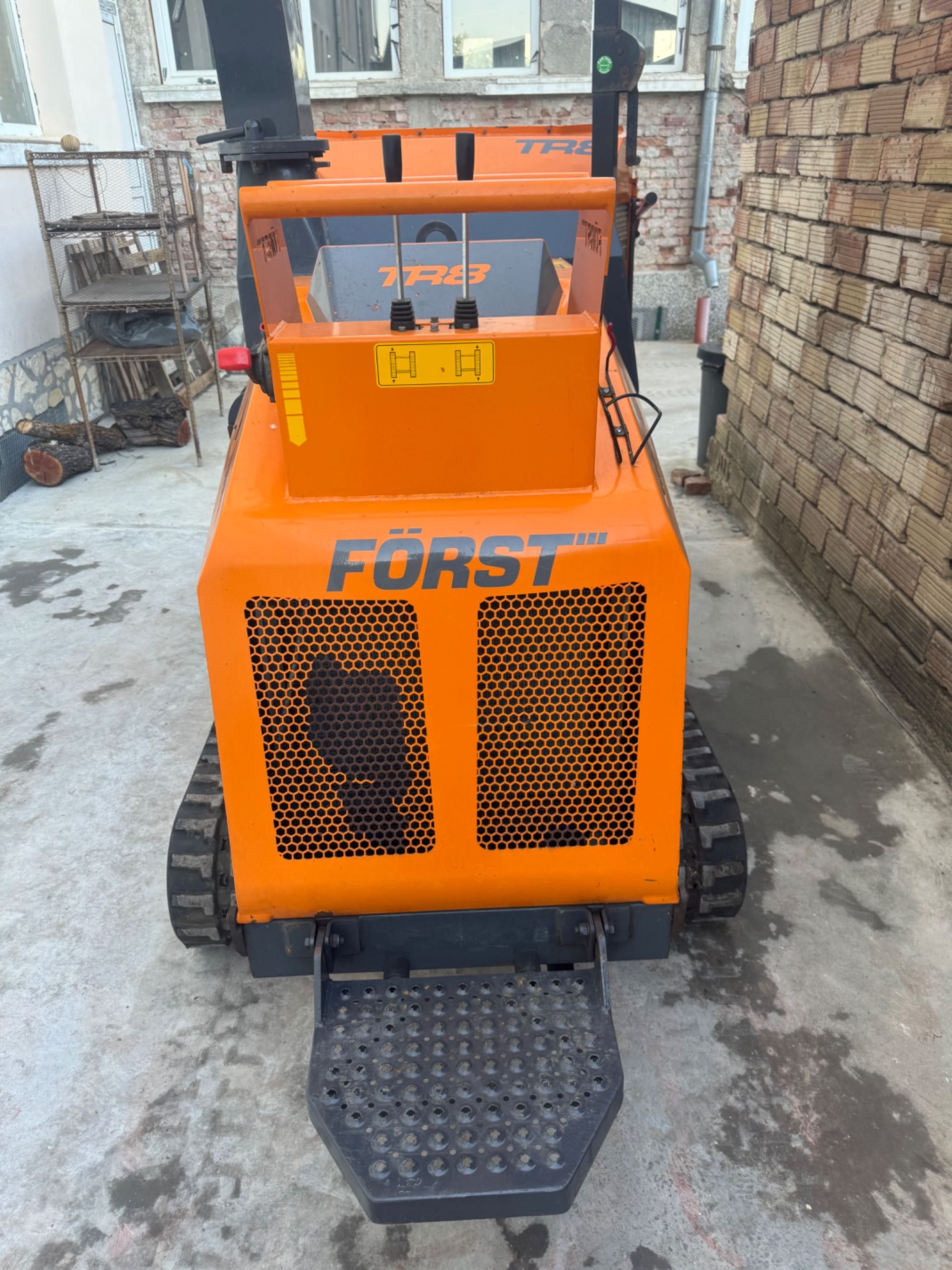 Самоходна Дробилка за клони Форст 20 см вход-Forst TR8 woodchipper
