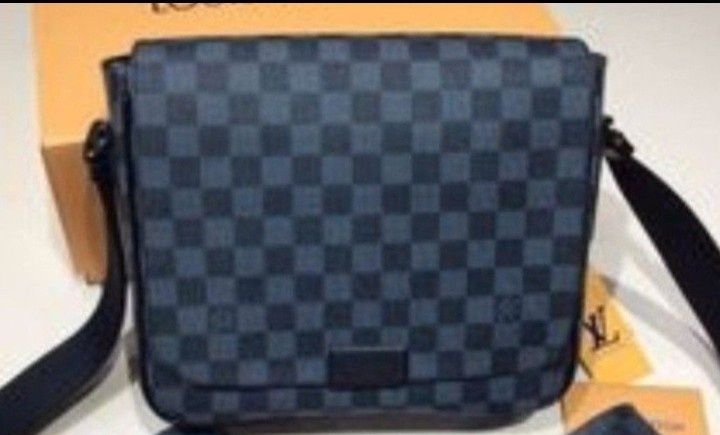 Geanta crossbody +curea/model unisex, saculet, etichetă