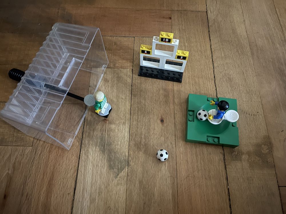 Lego 3401 Soccer Belt Case Set with 2 Minifigures Goal Balls