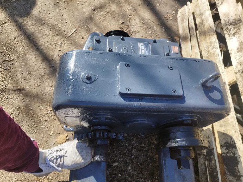 Reductor raport 38/1 presa