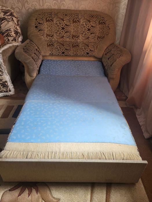 Продаются диван и кресла
