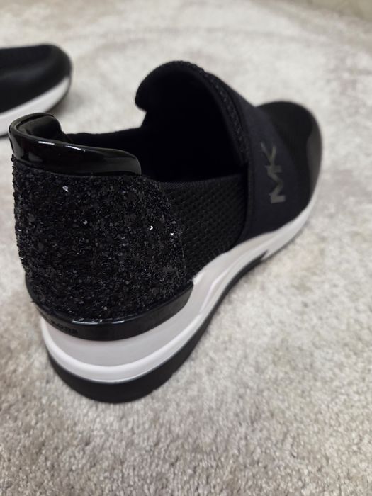 Ново! Michael Kors