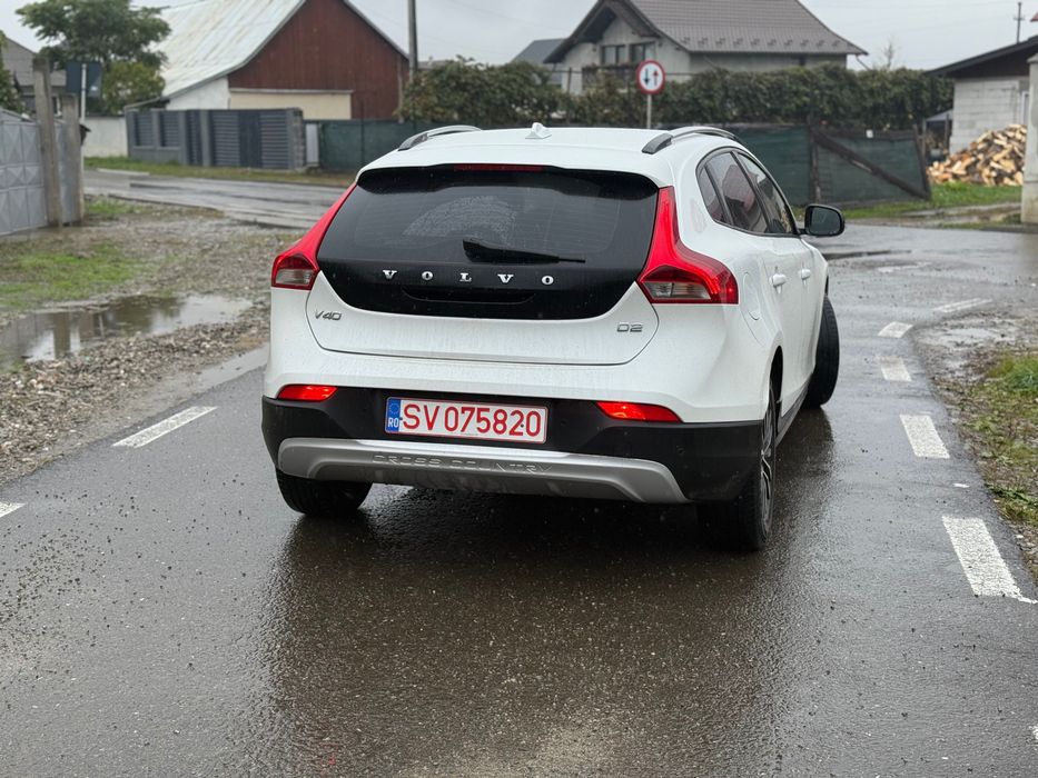 Vând Volvo v40 2014 motor 1.6d cutie automată în stare perfectă